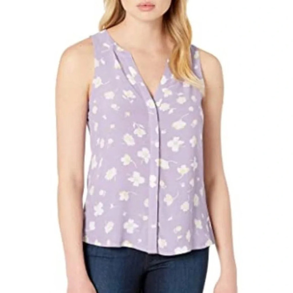 Sanctuary Tops - NWT! Sanctuary purple Hello Spring sleeveless v-neck top Medium